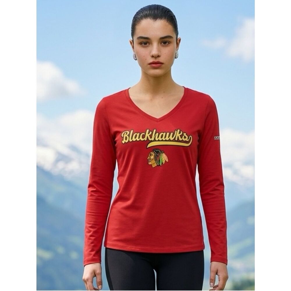 NWT NHL Women’s Red Long Sleeve Tee Shirt Chicago Blackhawks Hockey - Size M